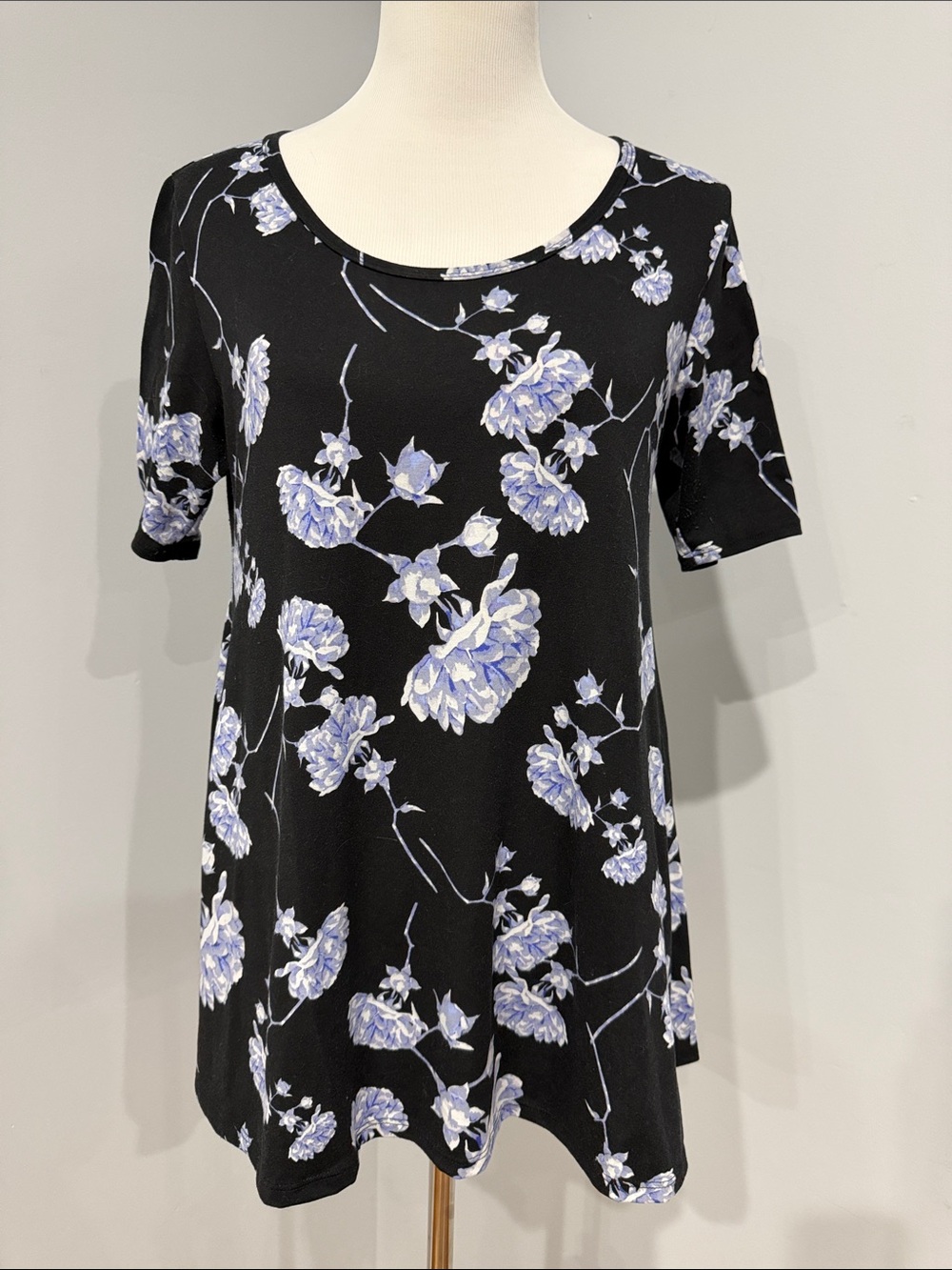 LuLaRoe perfect t black Floral Short-Sleeve Swing Top with blue Blooms